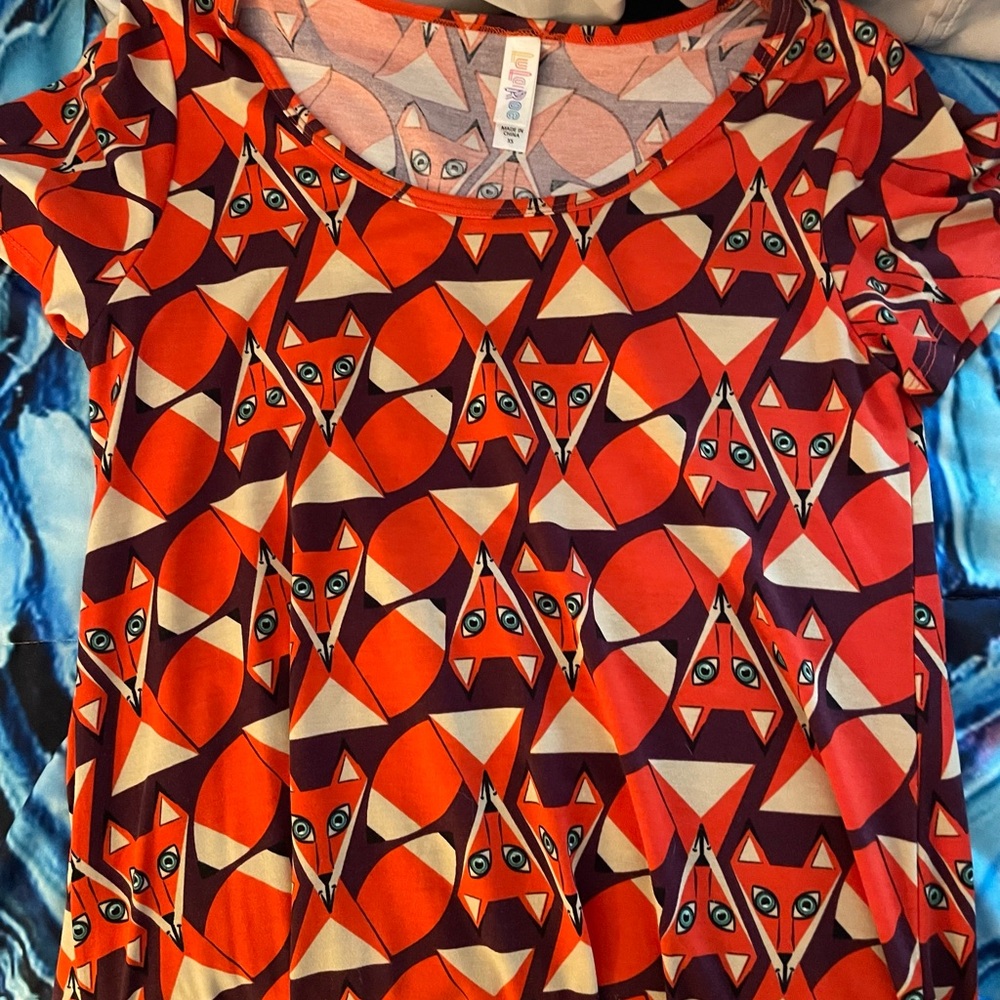 LuLaRoe XS triangular foxes shirt